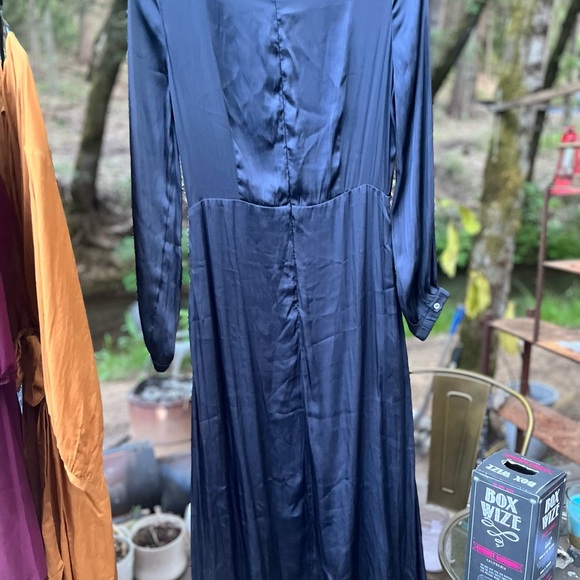 Nostalgia Blue Plunge Bishop Sleeve Cocktail Gown - Picture 2 of 3